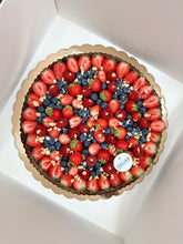 Load image into Gallery viewer, Sponge Cake with chocolate ganache x 16/18