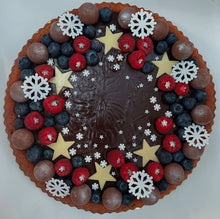 Load image into Gallery viewer, Sponge Cake with chocolate ganache x 16/18