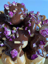 Load image into Gallery viewer, Profiteroles cake customizable ( 70/80 pcs)