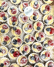 Load image into Gallery viewer, 35 Mini tarts ( pastìccini) with berries