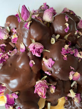 Load image into Gallery viewer, Profiteroles cake customizable ( 70/80 pcs)