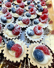 Load image into Gallery viewer, 35 Mini tarts ( pastìccini) with berries