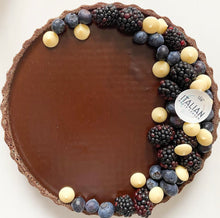 Load image into Gallery viewer, Soft chocolate cake with dark chocolate ganache and berries x10/12