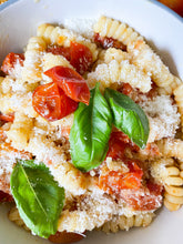 Load image into Gallery viewer, Cold Pasta with basil and confit tomatoes x 4 or more
