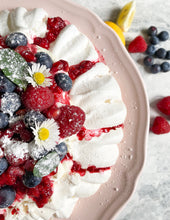 Load image into Gallery viewer, Italian Pavlova ( Meringata) with Berries x 6/8 people