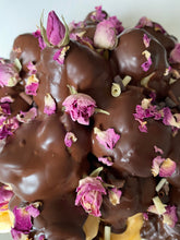 Load image into Gallery viewer, Profiteroles cake customizable ( 30/35 pieces )