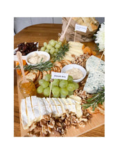 Load image into Gallery viewer, FANCY  CATERING BUFFET FOR 20/30 PAX
