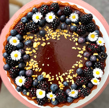 Load image into Gallery viewer, Soft chocolate cake with dark chocolate ganache and berries x10/12
