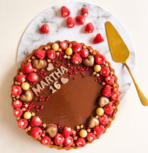 Load image into Gallery viewer, Soft chocolate cake with dark chocolate ganache and berries x10/12
