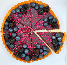 Load image into Gallery viewer, Soft chocolate cake with dark chocolate ganache and berries x10/12
