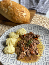 Load image into Gallery viewer, Slowcooked Brasato ( BEEF ) in Red Wine for FOUR people
